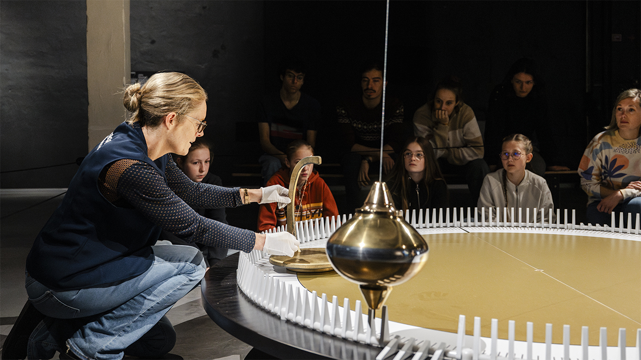 Pendule de Foucault scolaires Espace des sciences de Morlaix